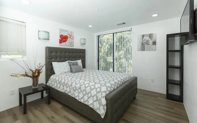 photo 4 of 2nd Story Masterpiece In Venice Beach 4 Bedroom Home by RedAwning