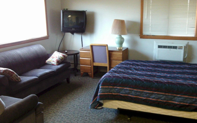 photo 2 of 2nd Street Inn & Suites