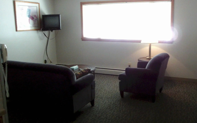 photo 3 of 2nd Street Inn & Suites