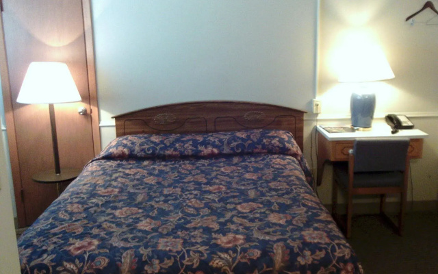 photo 4 of 2nd Street Inn & Suites