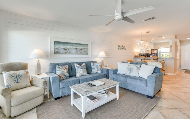 photo 3 of 2-story Beachfront Condo in PCB w/ Community Pool!