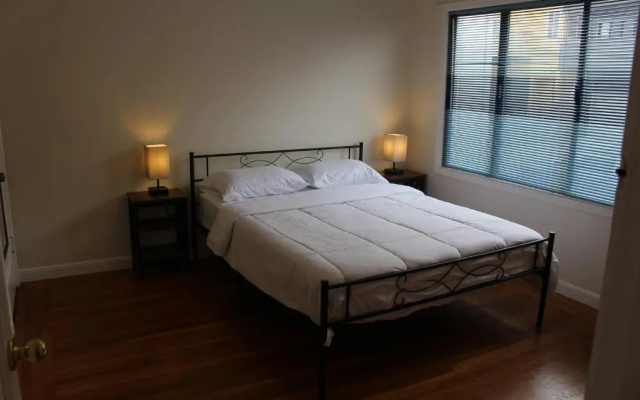 photo 4 of 3 BD 2 Bath House, Walkable To Bart, Free Parking, Views
