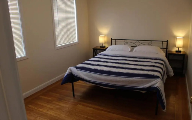 photo 5 of 3 BD 2 Bath House, Walkable To Bart, Free Parking, Views
