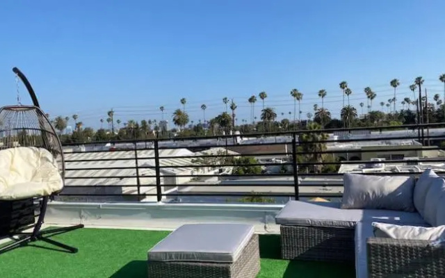 photo 5 of 3 bd Townhome with Private Rooftop