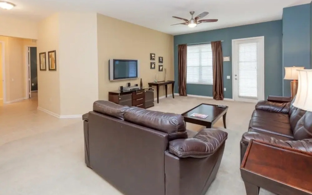 photo 3 of 3 Bed 2 Bath Premium Lakeview l 1006