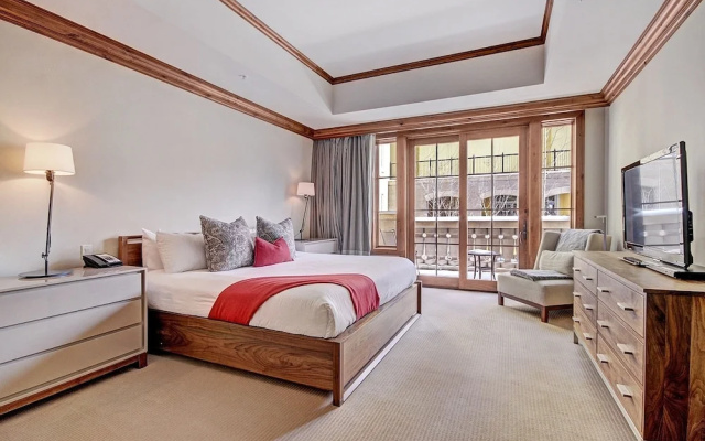 photo 2 of 3 BR Luxury Ritz-Carlton Condo w/ Mountain Views by RedAwning - Save 20% on 7+ Nights!