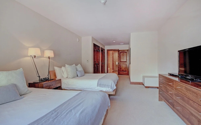 photo 5 of 3 BR Luxury Ritz-Carlton Condo w/ Mountain Views by RedAwning - Save 20% on 7+ Nights!