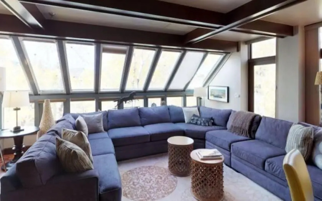 photo 5 of 3 Bedroom Platinum-rated Penthouse in Cascade Village, Steps to Chair Lift 20