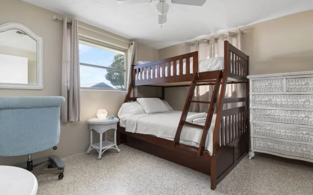 photo 4 of 3 Bedroom Pool Home 5 Miles From Best Beaches Around 3 Home by Redawning