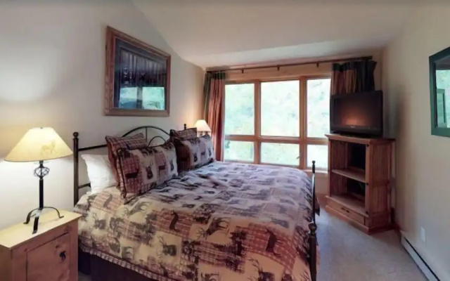 photo 3 of 3 Bedroom Residence in Cascade Village Next to Chair Lift 20 and Shuttle Services to Vail Village