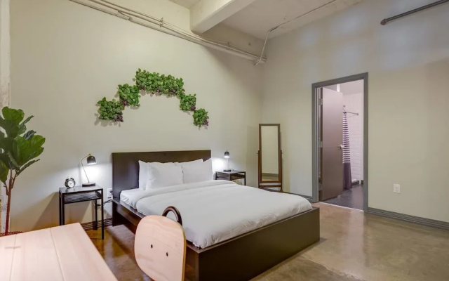 photo 3 of 3 Bedroom Unit in Downtown Dallas with Pool & Gym