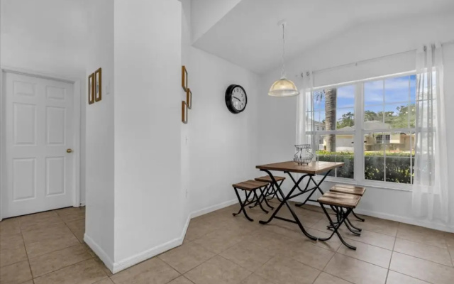 photo 3 of 3 Bedrooms / 2 Bathrooms / Lake Berkley (1076 LB), Kissimmee, US