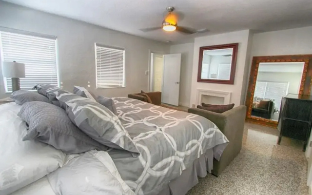 photo 3 of 3 Palms Beach - 3 Br home by RedAwning