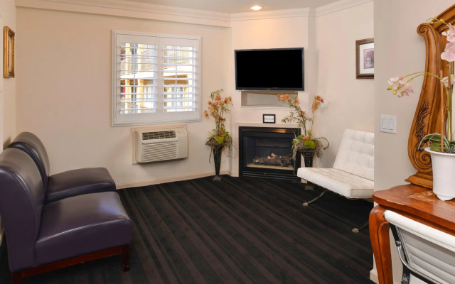 photo 2 of Napa Valley Hotel & Suites