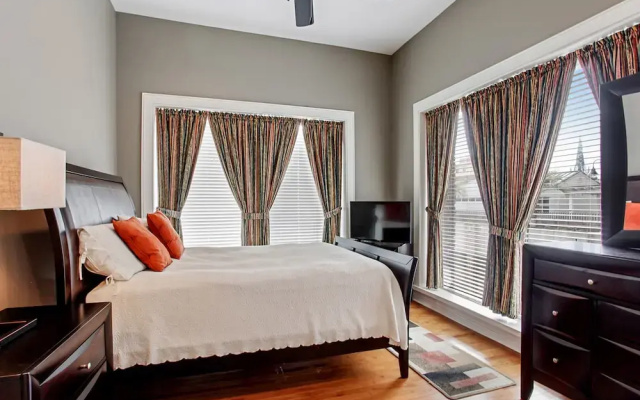 photo 5 of 300 Drayton Condo 4 Bedrooms 3.5 Bathrooms Condo