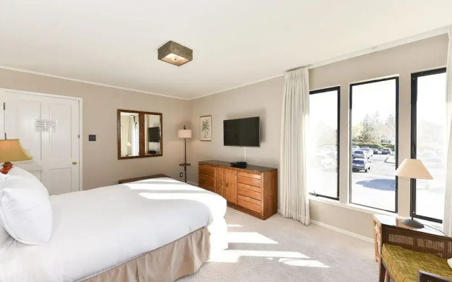 photo 3 of 305 Northgate At Silverado In Napa 1 Bedroom Condo by RedAwning