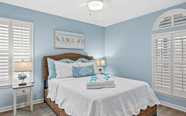 photo 3 of Sunshine House! 3BR 2BA Sleeps 9! Your Perfect Retreat for Comfort and Style