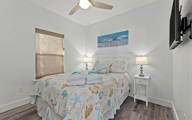 photo 4 of 311 Le Grand Dr - Sunny Sands