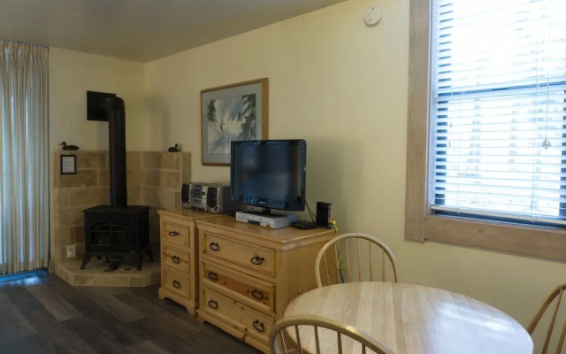 photo 2 of 3159 Aspen Grove