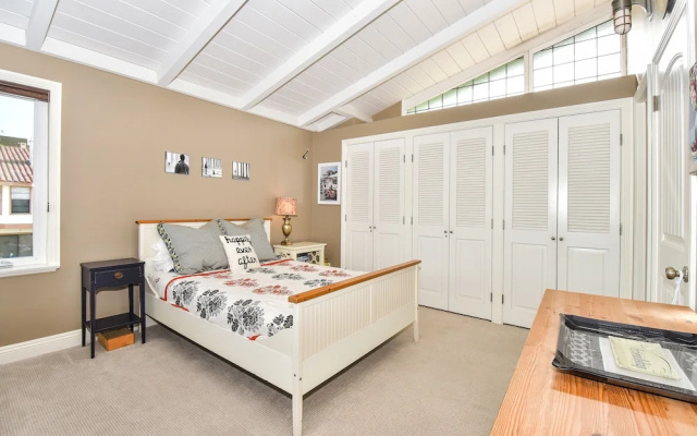 photo 2 of 319 Coronado 68183 by RedAwning