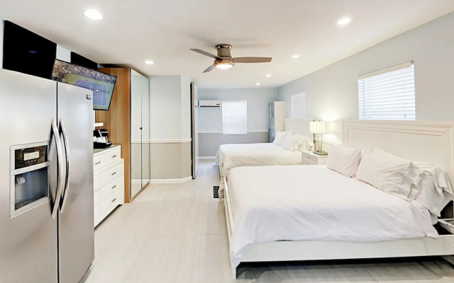 photo 2 of 321 Hayes Street Cabin Unit 4 by RedAwning