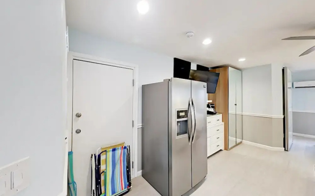 photo 3 of 321 Hayes Street Cabin Unit 4 by RedAwning