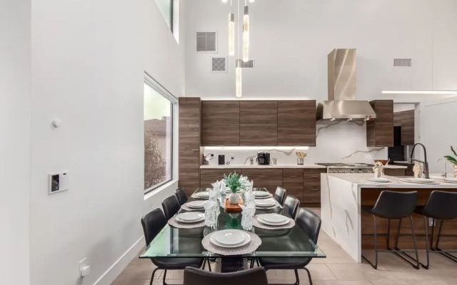 photo 4 of 33rd Modern Phoenix 4 Bedroom Home by Redawning