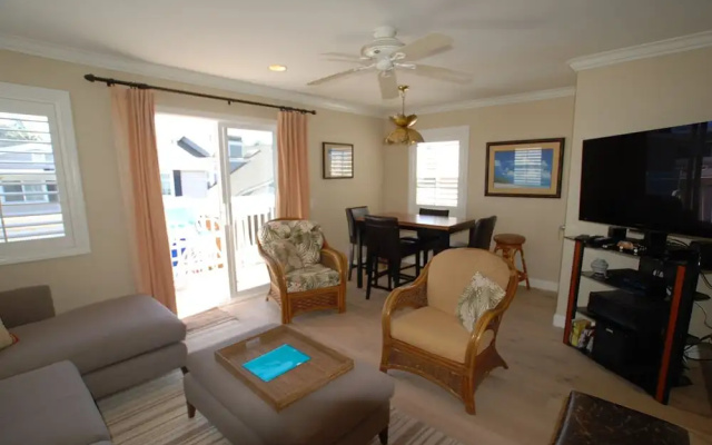 photo 3 of 33rd St 68149 by RedAwning