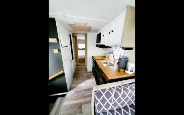 photo 3 of 34ft Mobile Home Near Yale U