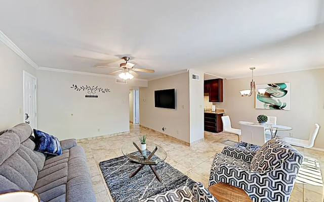 photo 4 of 3600 Scottsdale - 2 Br Condo