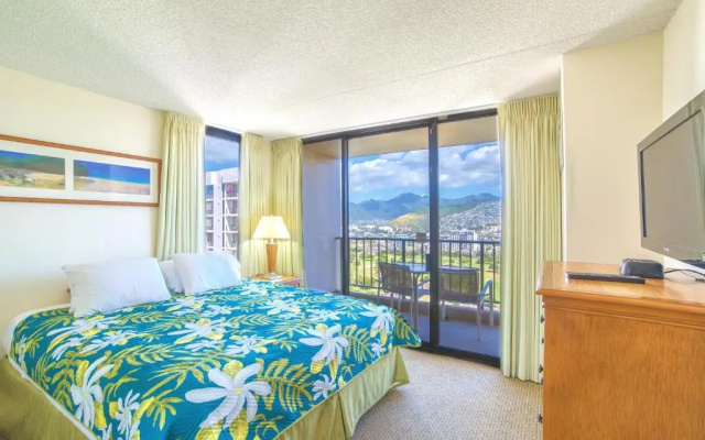photo 2 of 36th Floor with Beautiful Mountain Views | 1 Block to Beach | Free Parking & WIFI