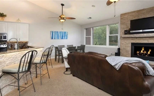 photo 3 of 380 E. Hurd Lane 2 Bedrooms 2 Bathrooms Townhouse