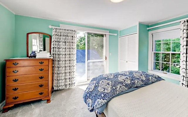 photo 2 of 39 Spruce Street Home 5 Bedrooms 3 Bathrooms Home
