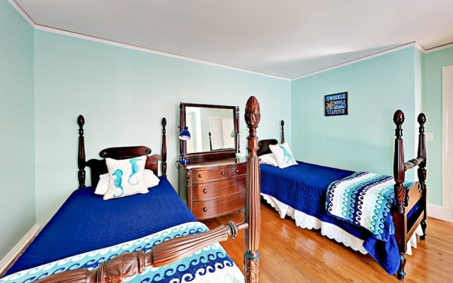 photo 3 of 39 Spruce Street Home 5 Bedrooms 3 Bathrooms Home