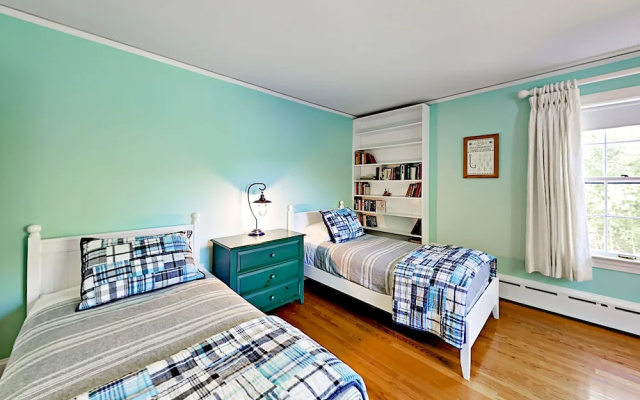 photo 5 of 39 Spruce Street Home 5 Bedrooms 3 Bathrooms Home
