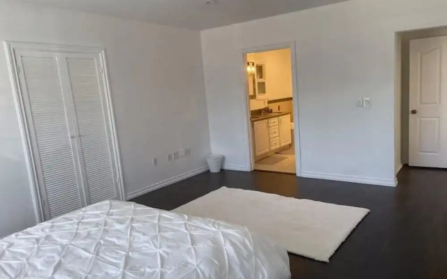 photo 3 of 3Bd Beverly Hills Home