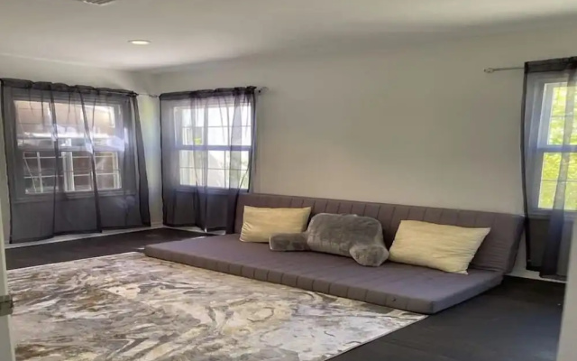 photo 5 of 3Bd Beverly Hills Home