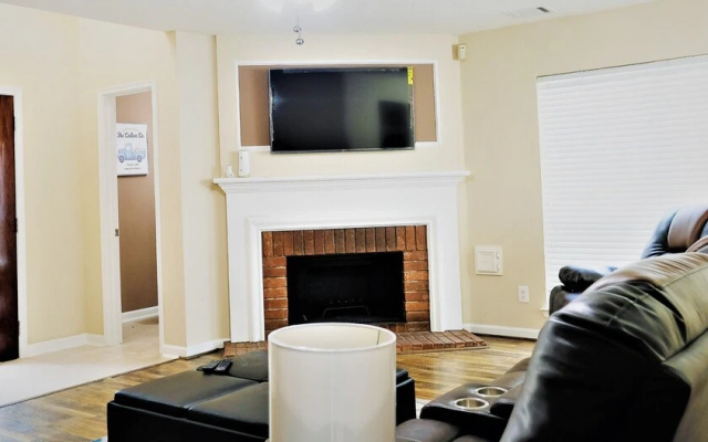 photo 3 of 3Bdrm 2.5Bath 5Beds - Near Downtown