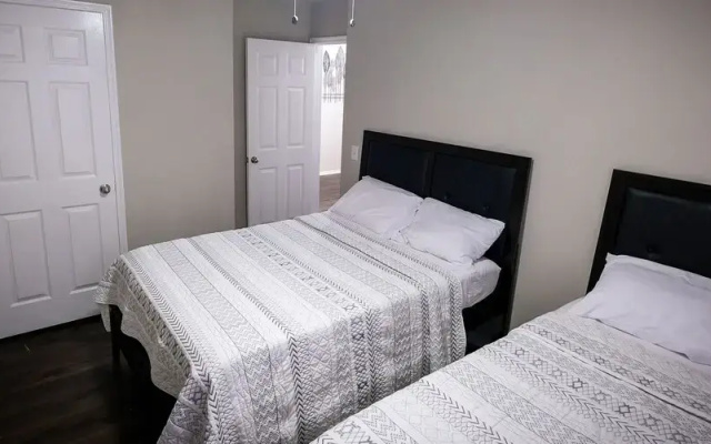 photo 2 of 3Bdrm 2.5Bath 5Beds - Warm Home in Katy