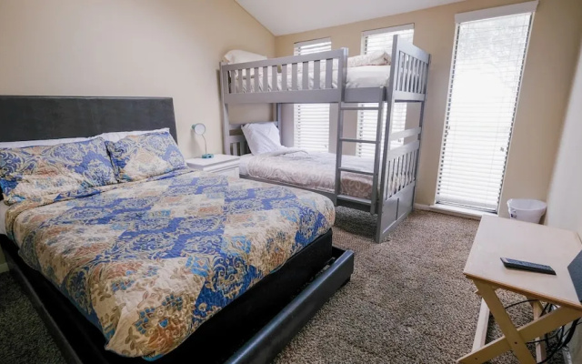 photo 4 of 3Bdrm 2.5Bath 6Beds - Pool House