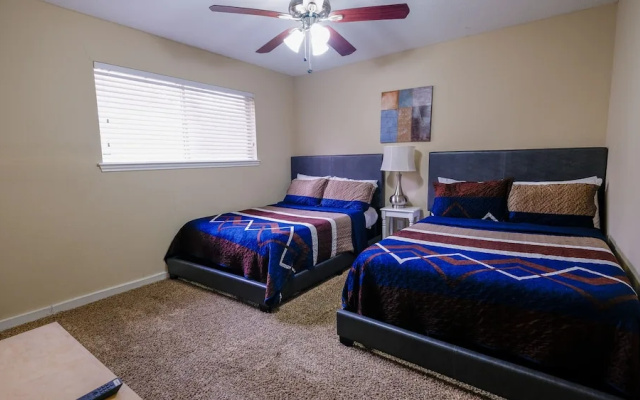 photo 5 of 3Bdrm 2.5Bath 6Beds - Pool House