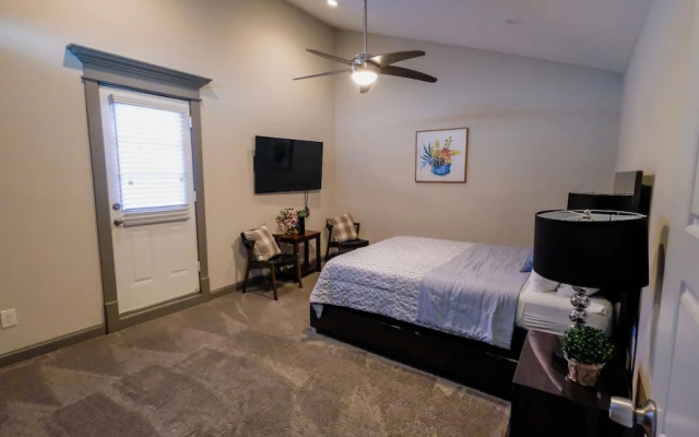 photo 3 of 3Bdrm 3.5Bath 7Beds - NRG GRB MM-Park