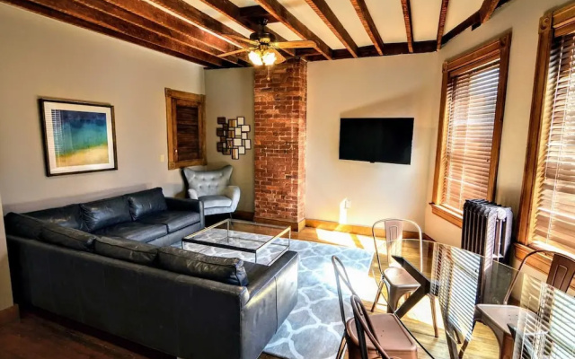 photo 3 of 3br, 1 Bath, Sleeps 6-8 3 Bedroom Apts