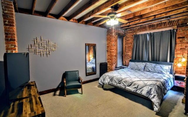 photo 5 of 3br, 1 Bath, Sleeps 6-8 3 Bedroom Apts