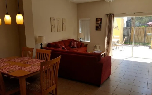 photo 4 of 3br, 2.5ba T/ W/ Al Fresco Patio Dining 3 Bedroom Townhouse