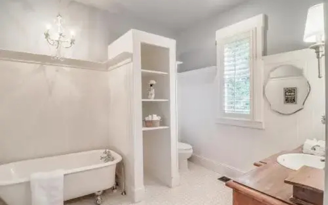 photo 5 of 3Br 2BA Enchanting Nashville Cottage by RedAwning