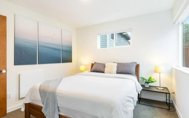 photo 3 of 3BR 2BA The Art Haus on Capitol Hill Rooftop