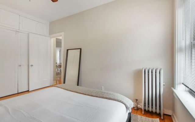 photo 4 of 3BR Apartment w Laundry in Rogers Park