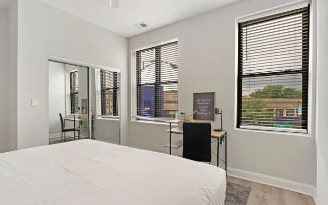 photo 2 of 3BR Apt in Logan Square near Highlights