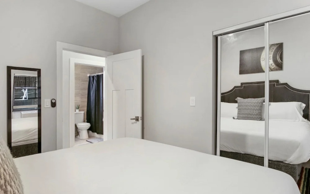 photo 5 of 3BR Comfy Apt in Logan Square